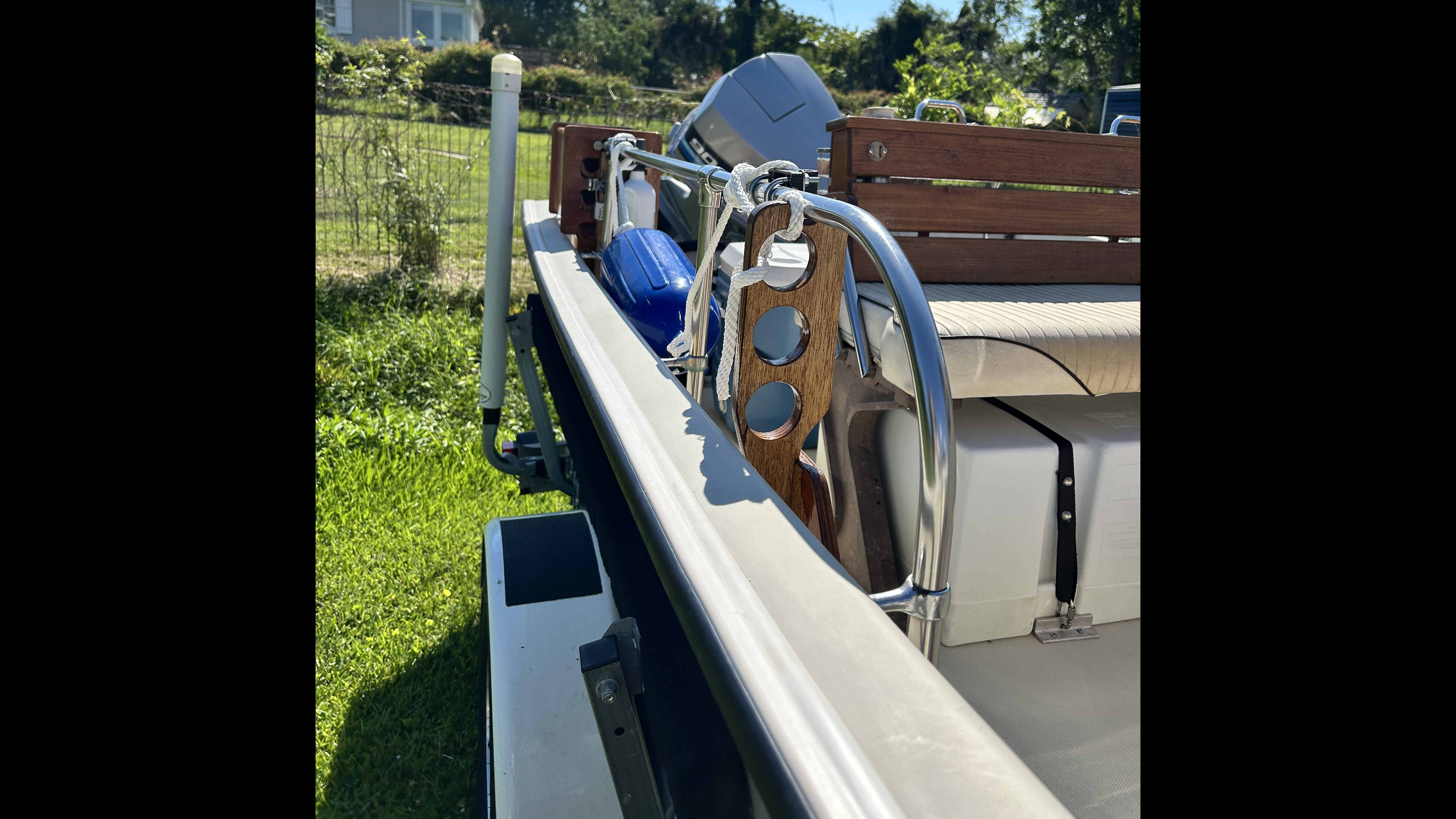 6th Image of a 1982 BOSTON WHALER MONTAWK 17