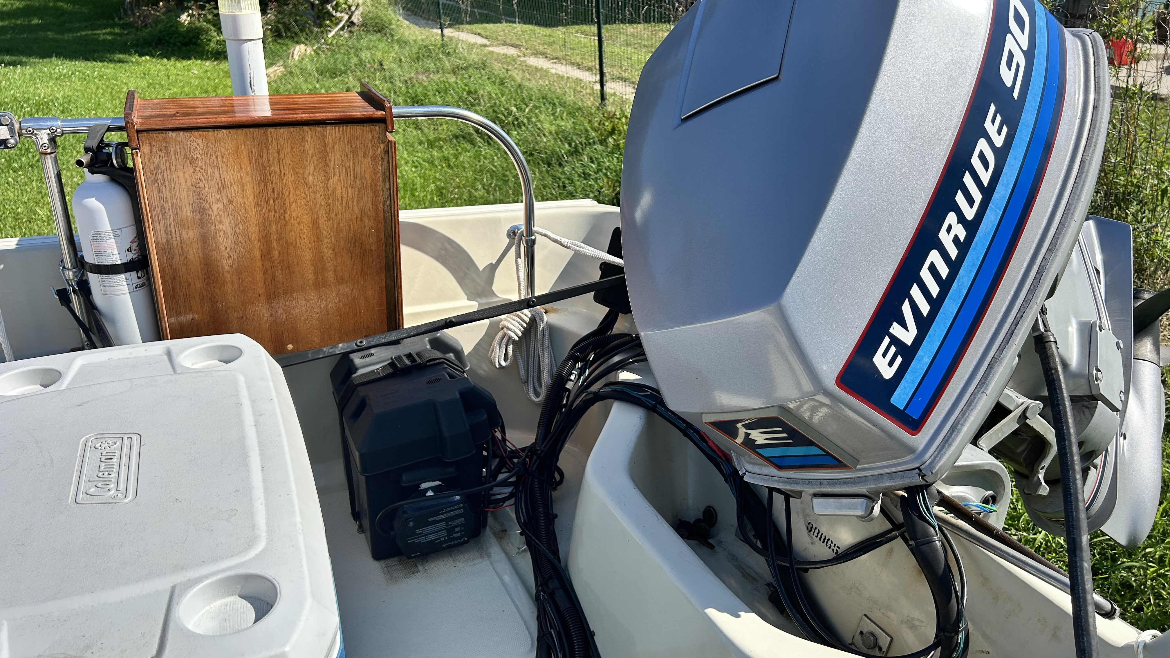 7th Image of a 1982 BOSTON WHALER MONTAWK 17