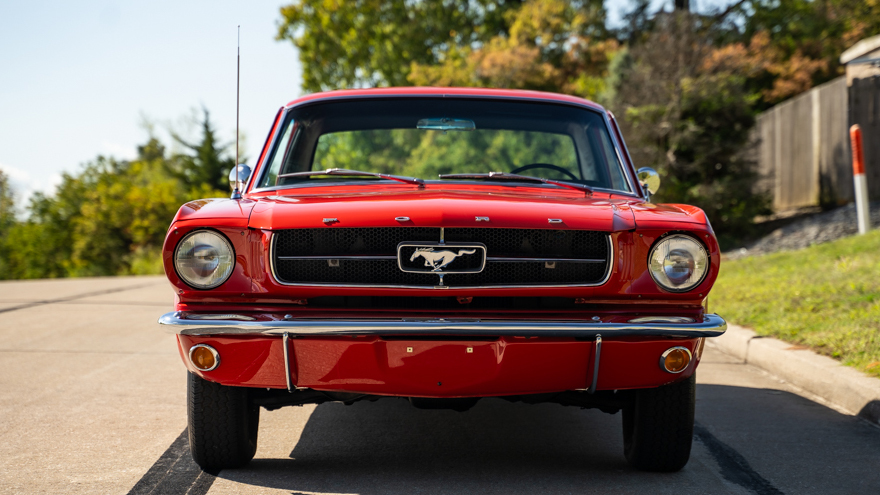 2nd Image of a 1965 FORD MUSTANG