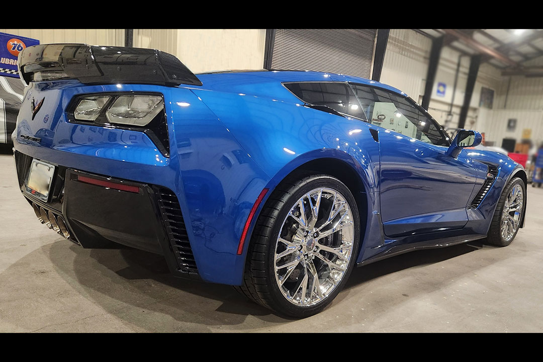 3rd Image of a 2015 CHEVROLET CORVETTE Z06 3LZ