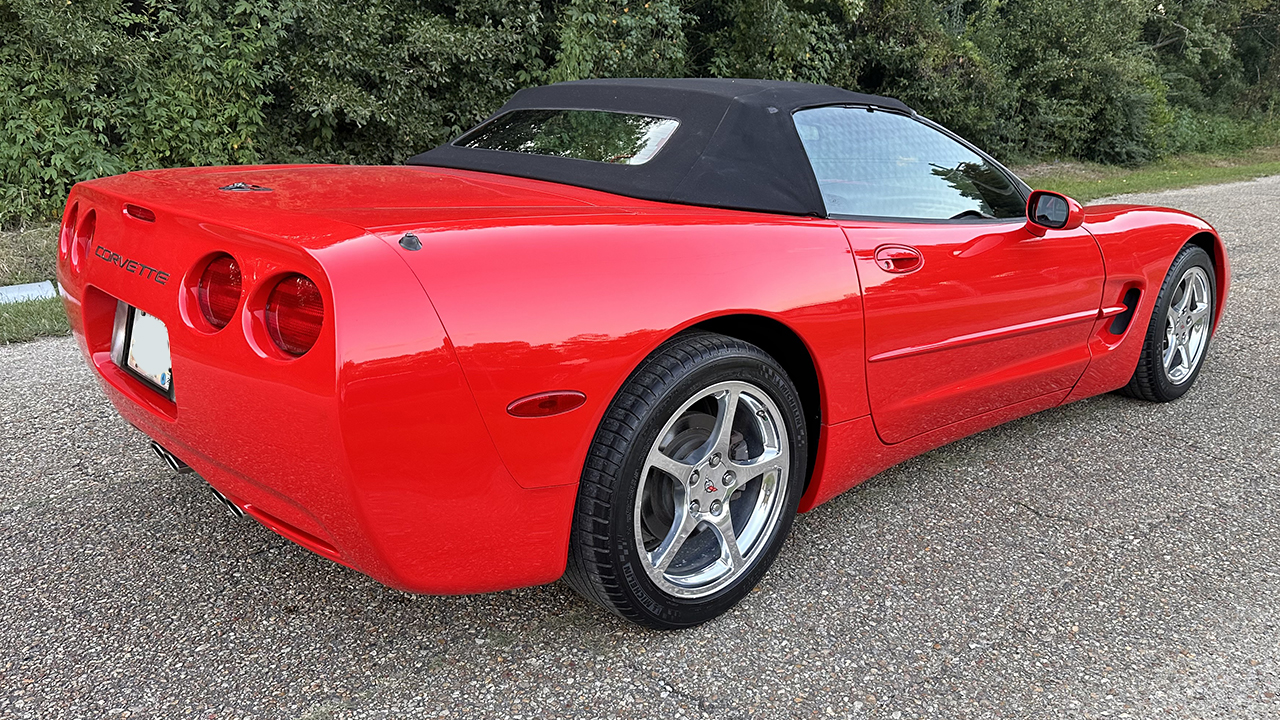 3rd Image of a 1998 CHEVROLET CORVETTE