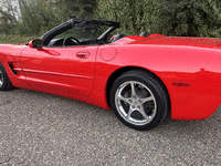 Image 3 of 13 of a 1998 CHEVROLET CORVETTE