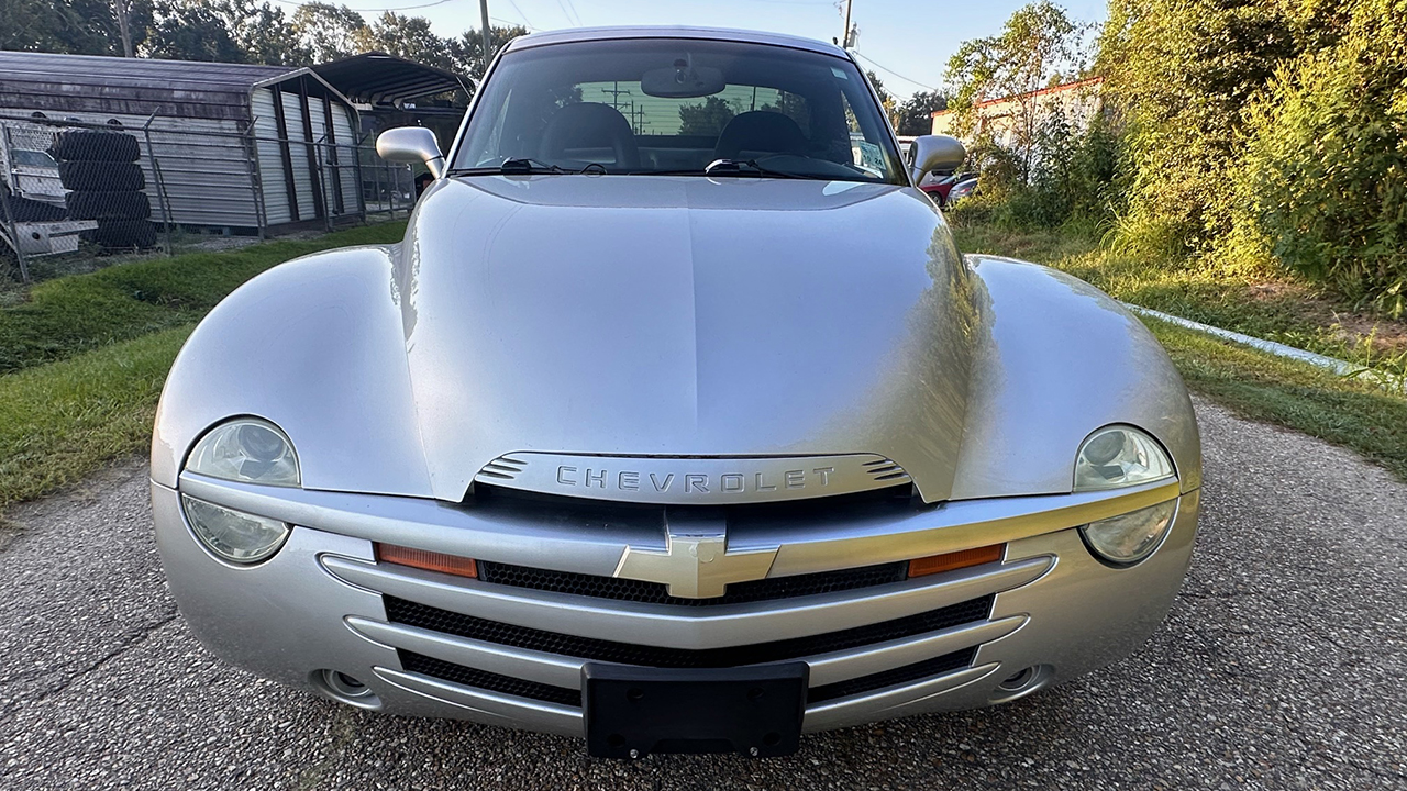 7th Image of a 2005 CHEVROLET SSR