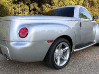 Image 4 of 14 of a 2005 CHEVROLET SSR