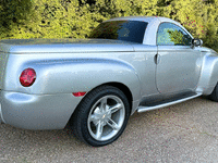 Image 5 of 14 of a 2005 CHEVROLET SSR