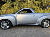 Image 6 of 14 of a 2005 CHEVROLET SSR