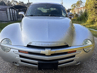 Image 8 of 14 of a 2005 CHEVROLET SSR