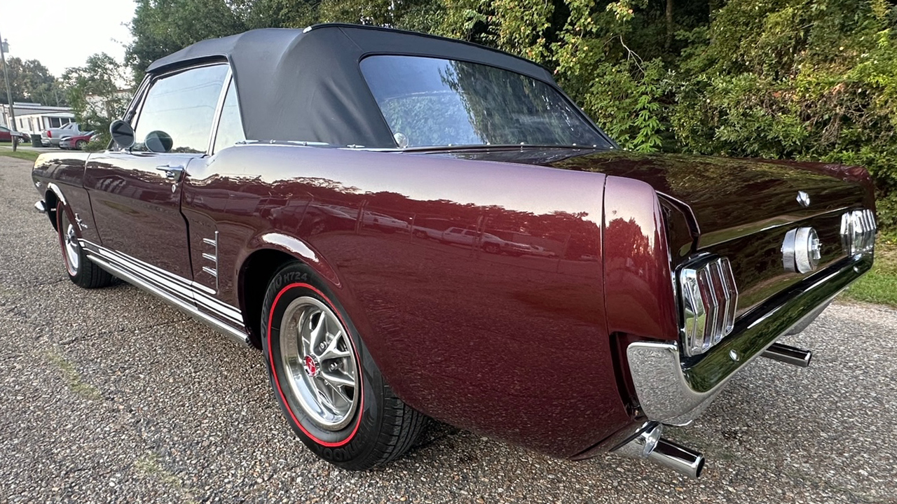 2nd Image of a 1966 FORD MUSTANG