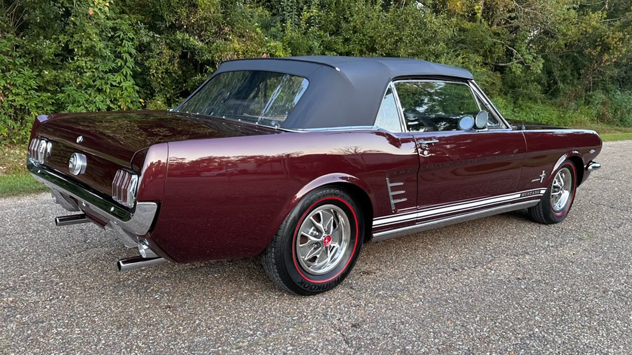 3rd Image of a 1966 FORD MUSTANG