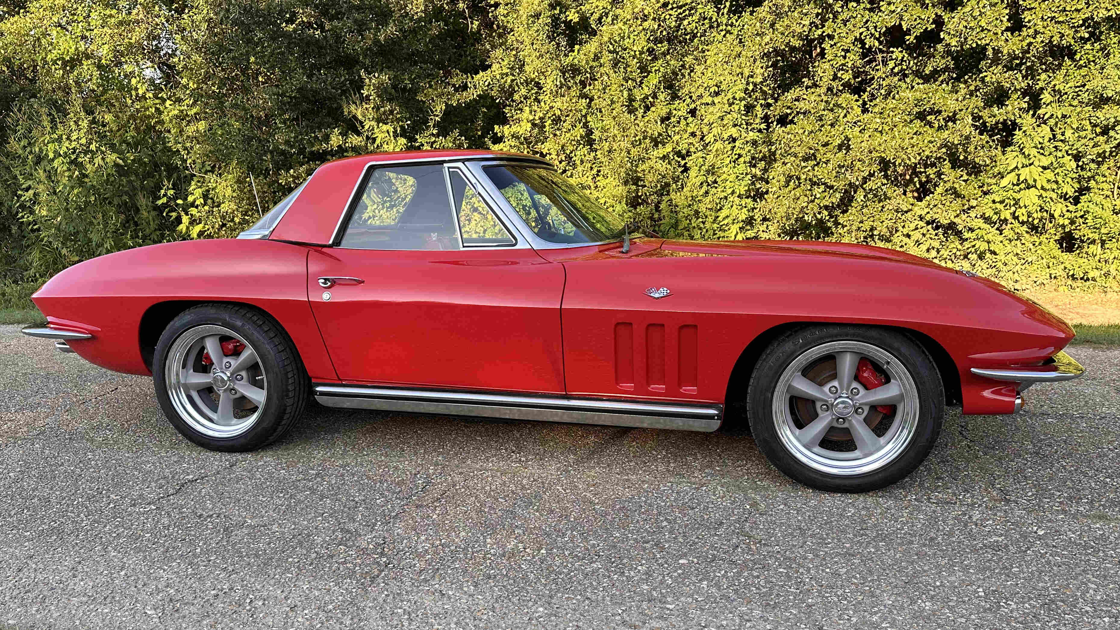 3rd Image of a 1965 CHEVROLET CORVETTE