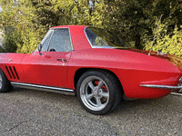 Image 5 of 19 of a 1965 CHEVROLET CORVETTE