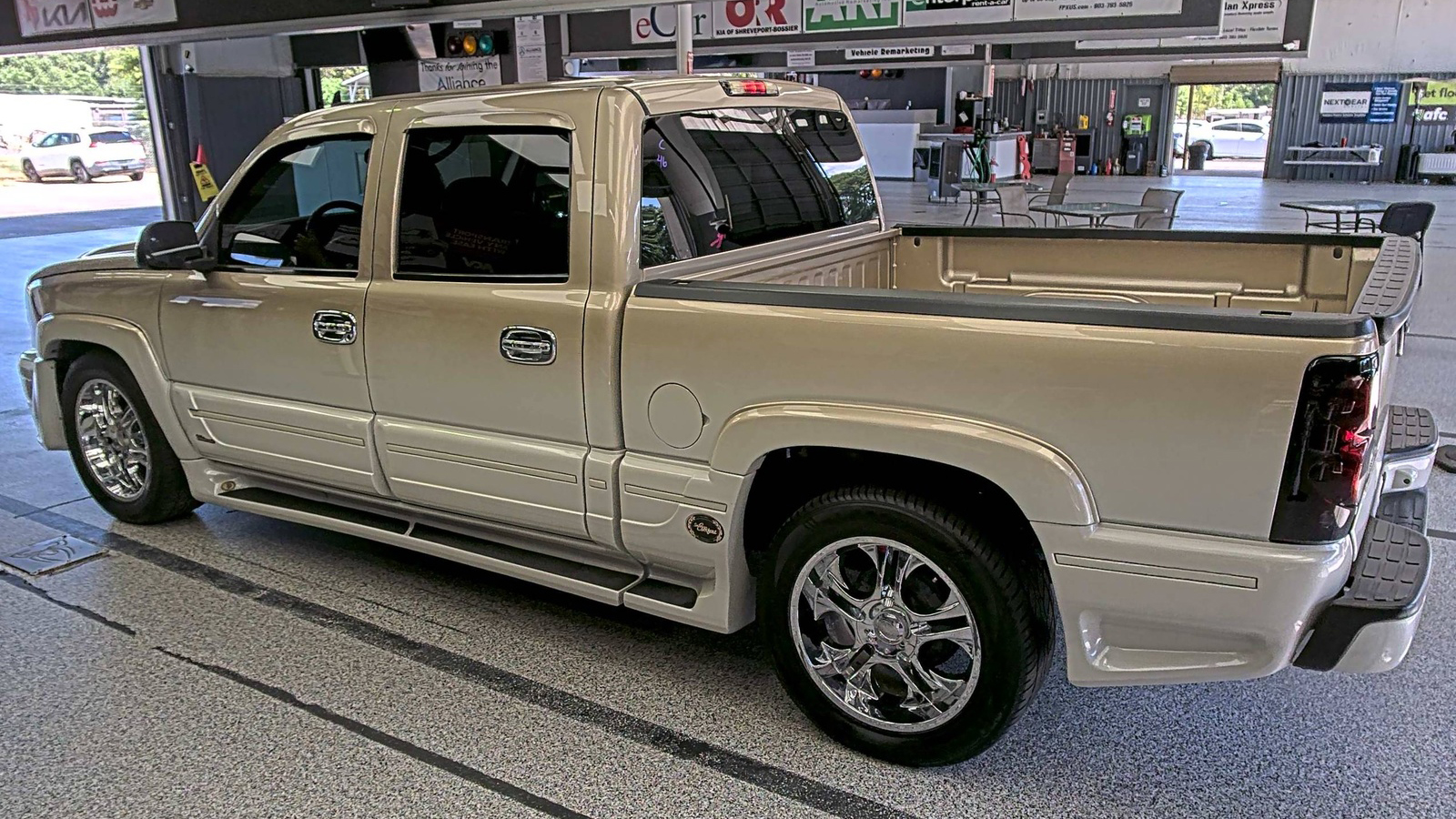 2nd Image of a 2006 CHEVROLET SILVERADO