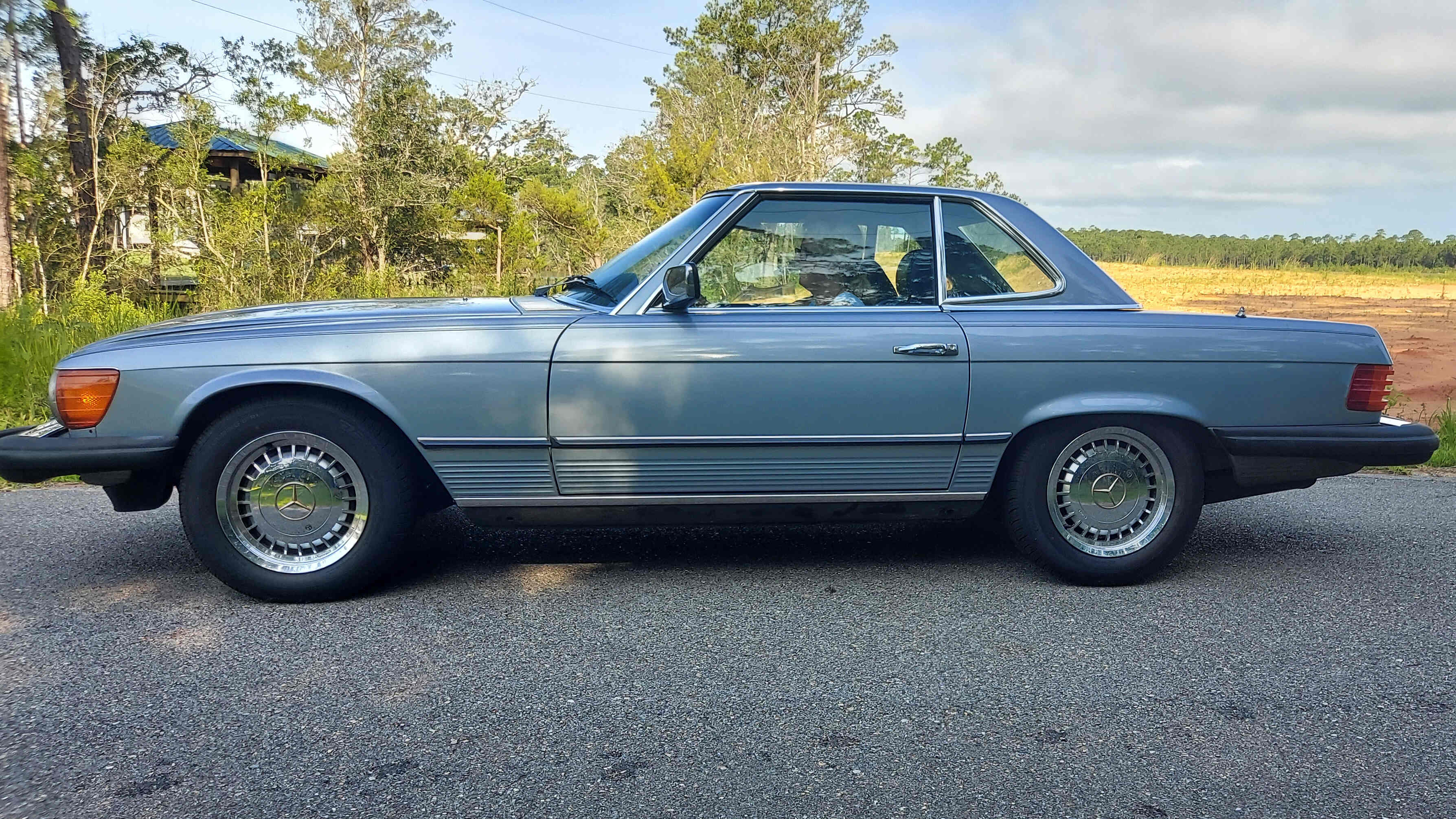 2nd Image of a 1984 MERCEDES-BENZ 380 380SL