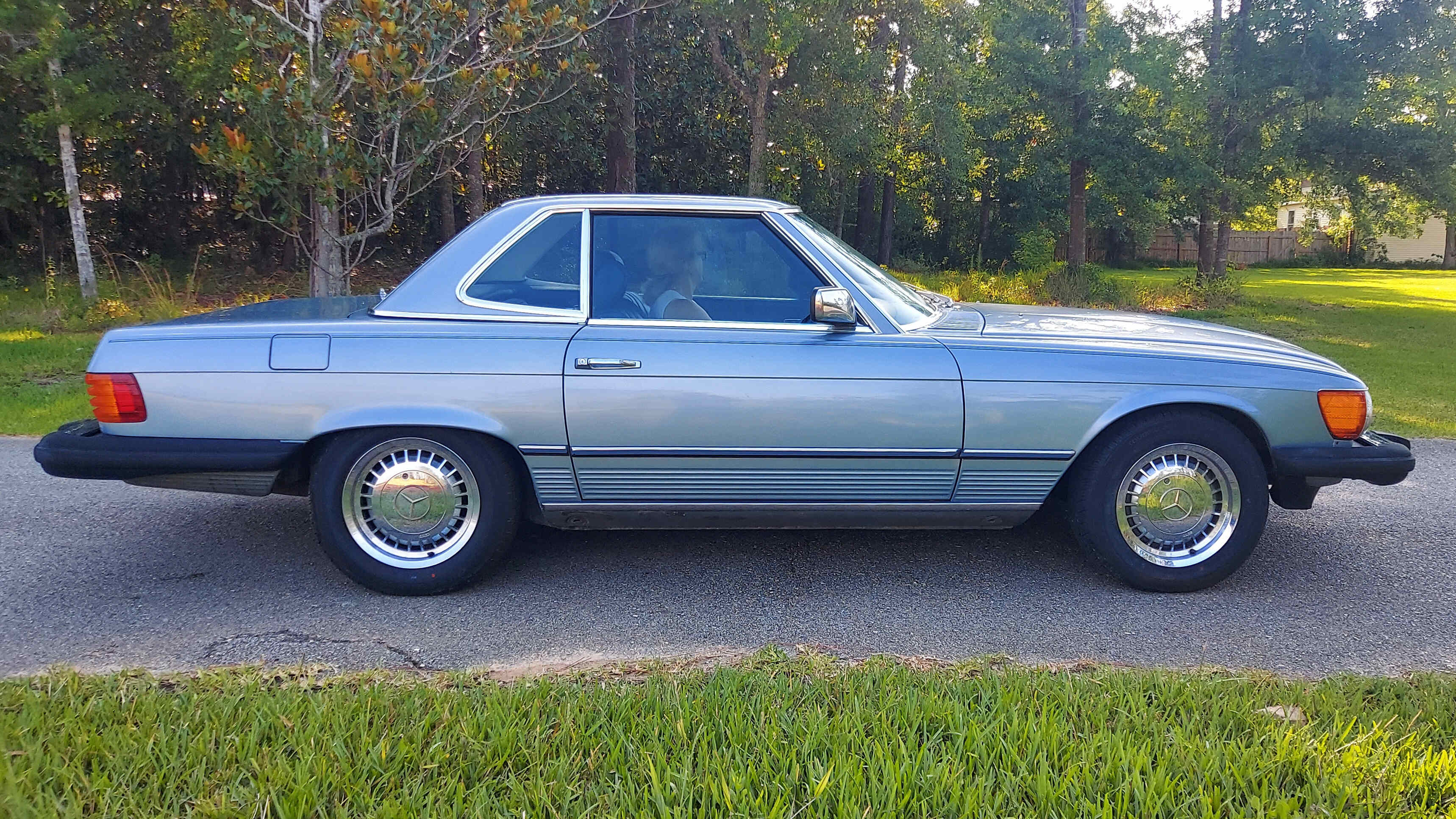 3rd Image of a 1984 MERCEDES-BENZ 380 380SL