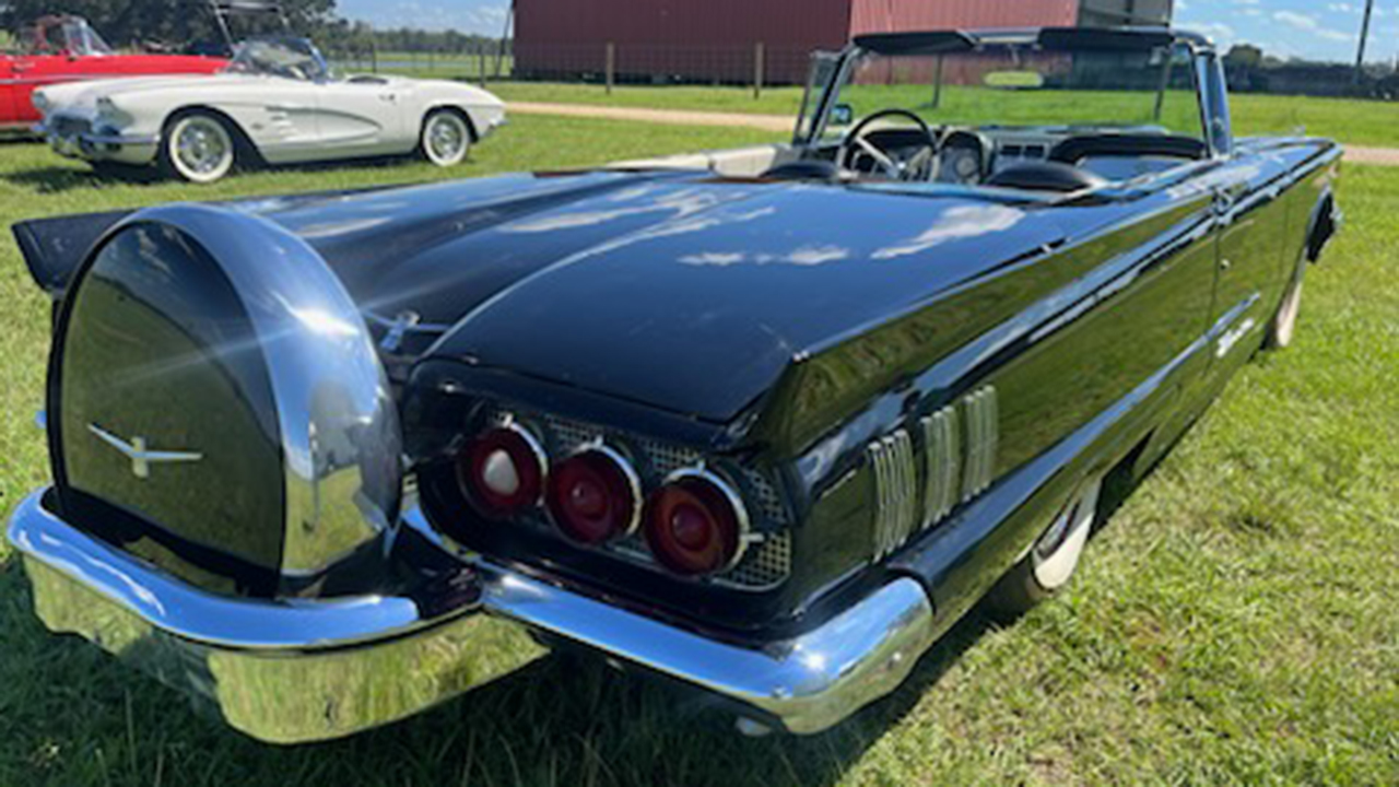 2nd Image of a 1960 FORD THUNDERBIRD