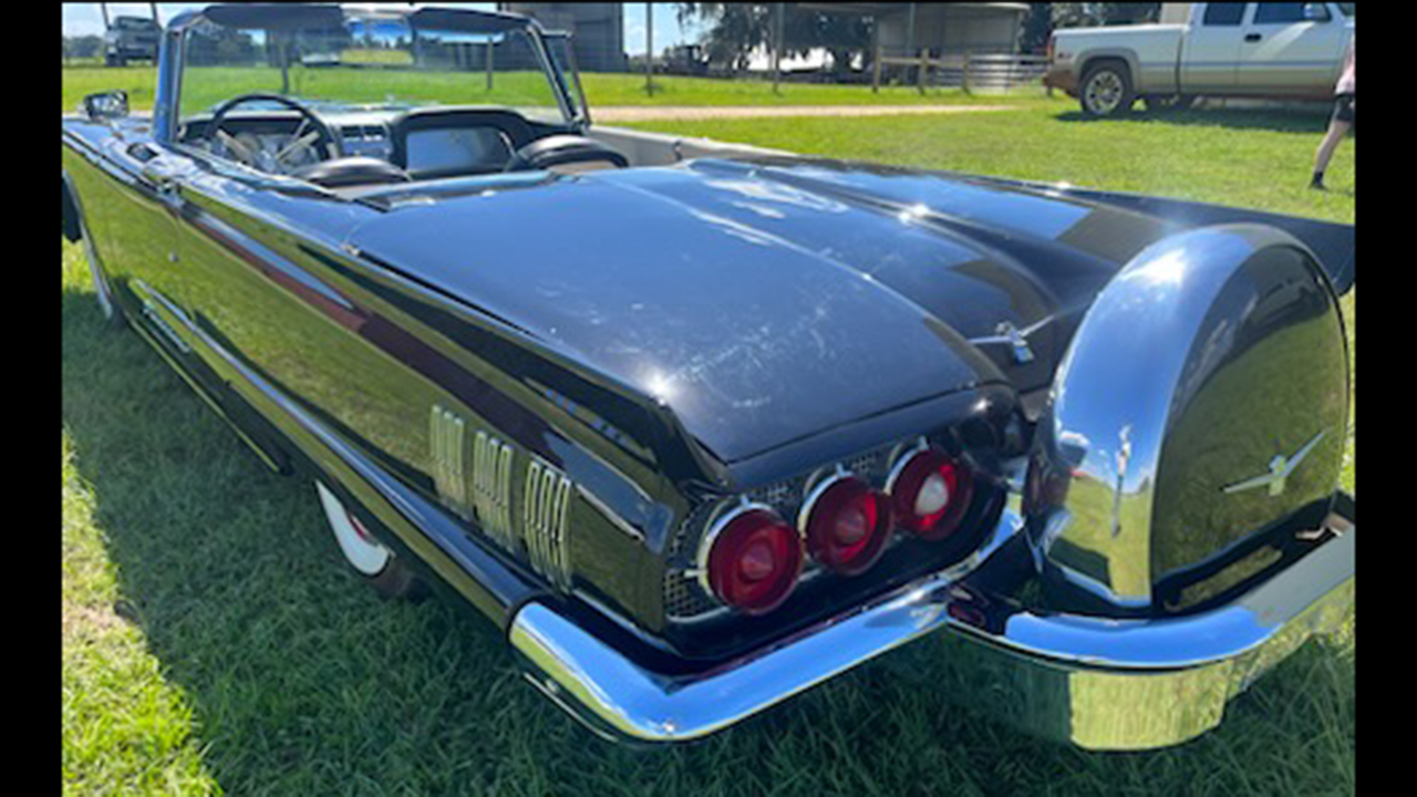 3rd Image of a 1960 FORD THUNDERBIRD