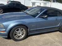 Image 3 of 7 of a 2005 FORD MUSTANG