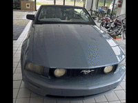 Image 5 of 7 of a 2005 FORD MUSTANG