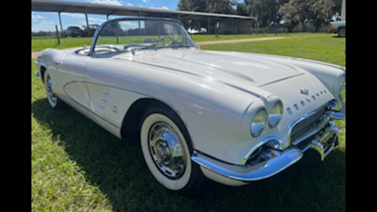 1st Image of a 1961 CHEVROLET CORVETTE