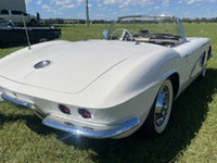 Image 4 of 4 of a 1961 CHEVROLET CORVETTE