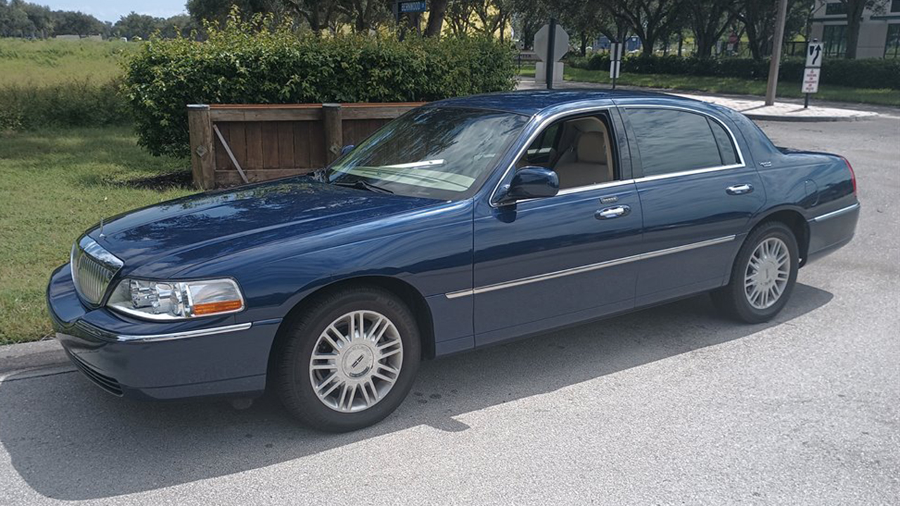 0th Image of a 2008 LINCOLN TOWN CAR SIGNATURE LIMITED