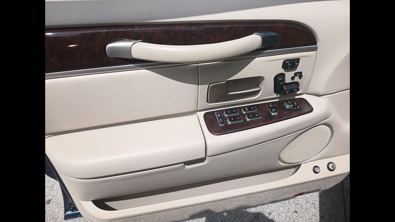 7th Image of a 2008 LINCOLN TOWN CAR SIGNATURE LIMITED