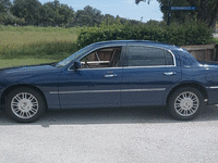 Image 3 of 17 of a 2008 LINCOLN TOWN CAR SIGNATURE LIMITED