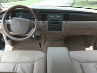 Image 12 of 17 of a 2008 LINCOLN TOWN CAR SIGNATURE LIMITED