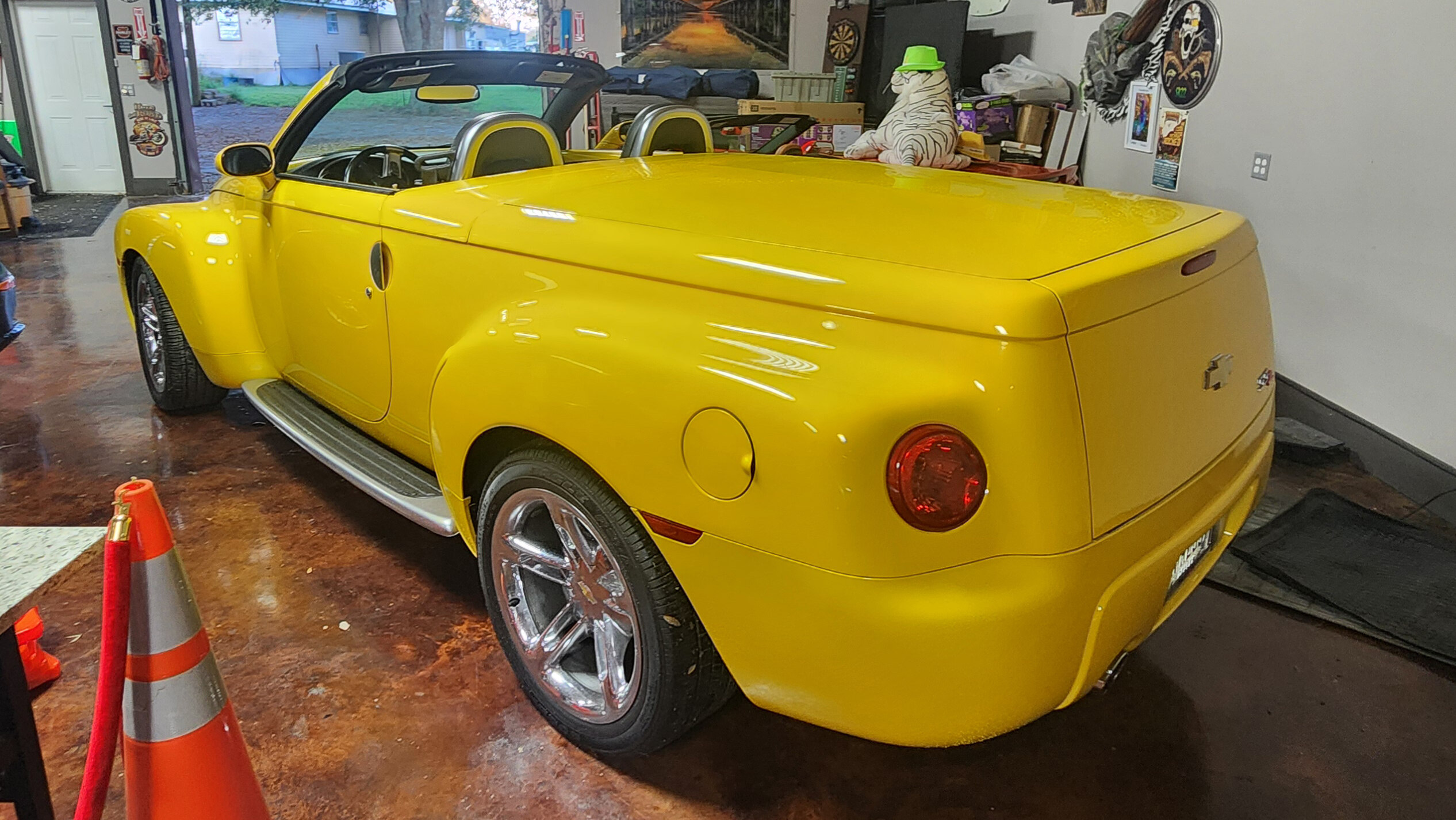 2nd Image of a 2004 CHEVROLET SSR LS