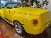 Image 3 of 13 of a 2004 CHEVROLET SSR LS