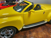 Image 10 of 13 of a 2004 CHEVROLET SSR LS