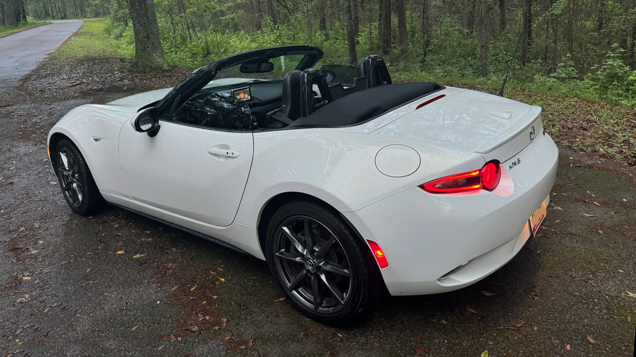 3rd Image of a 2016 MAZDA MX-5 MIATA GRAND TOURING