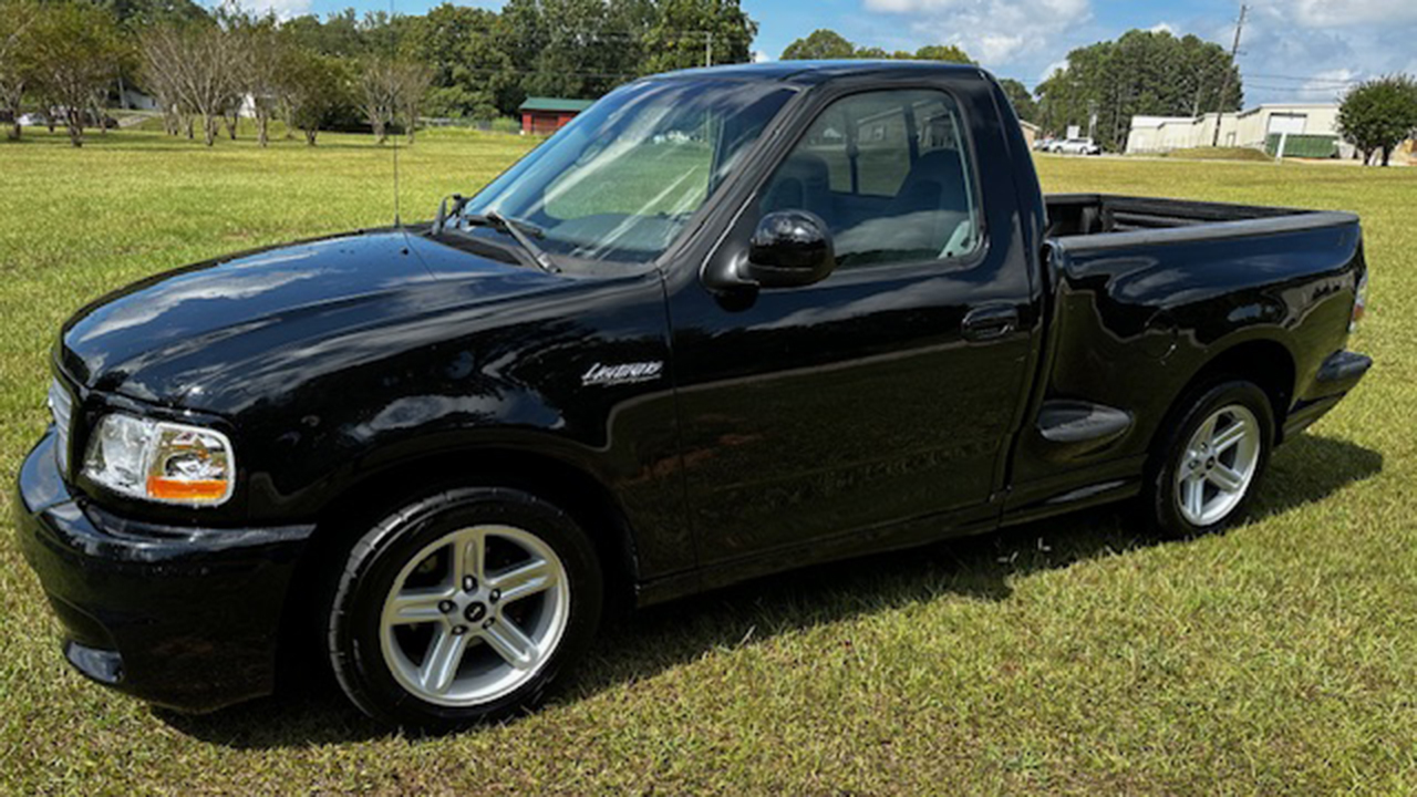 0th Image of a 2004 FORD F-150 LIGHTING