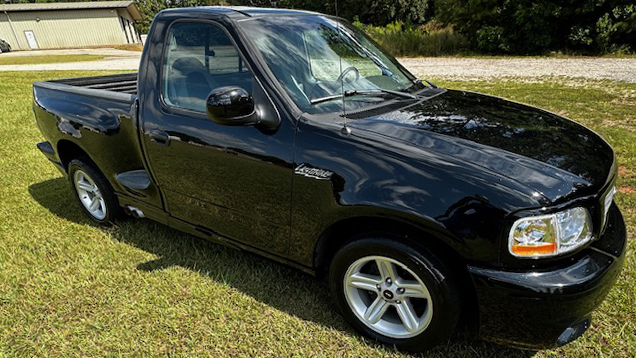 1st Image of a 2004 FORD F-150 LIGHTING