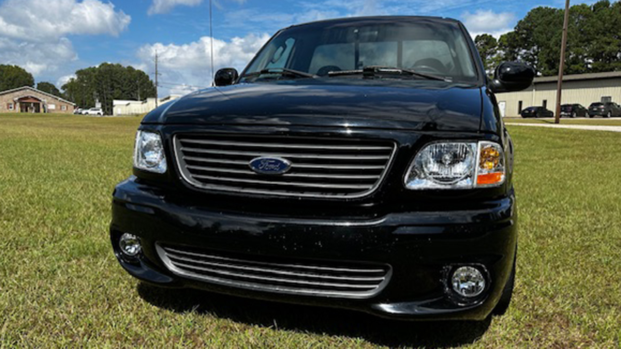 2nd Image of a 2004 FORD F-150 LIGHTING