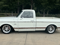 Image 5 of 18 of a 1970 GMC C1500