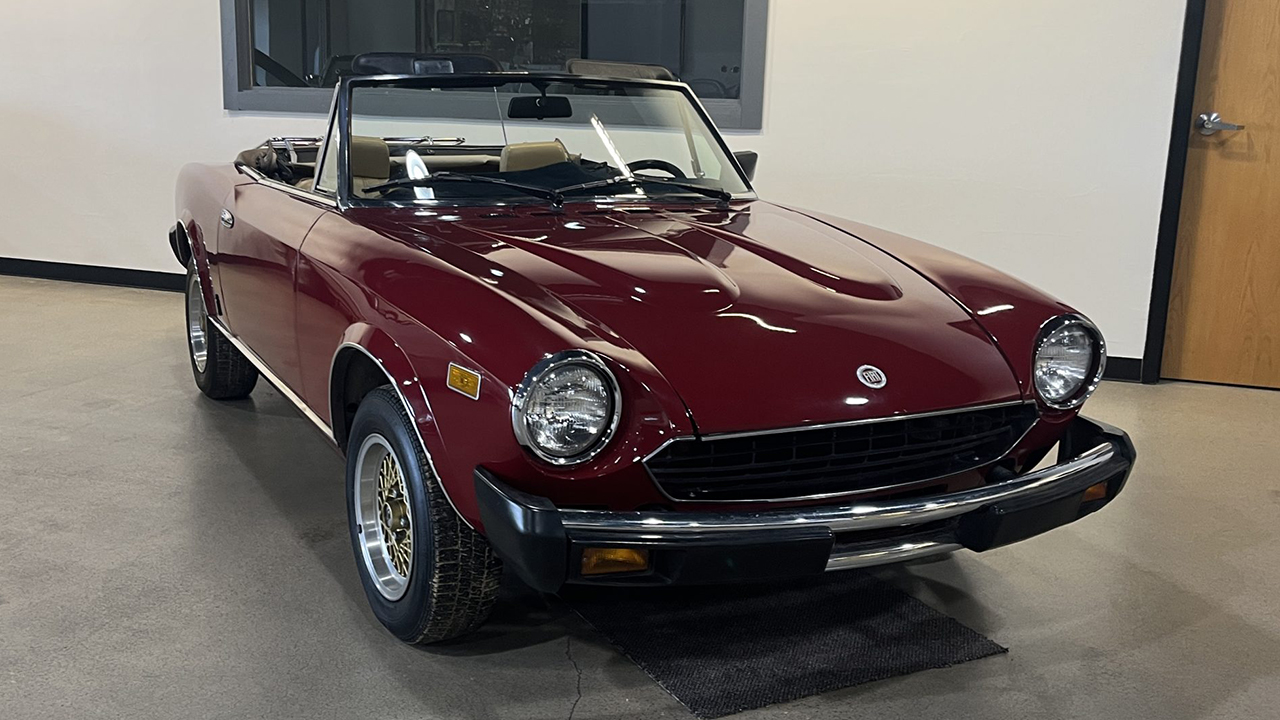 1st Image of a 1971 FIAT 2000 SPIDER