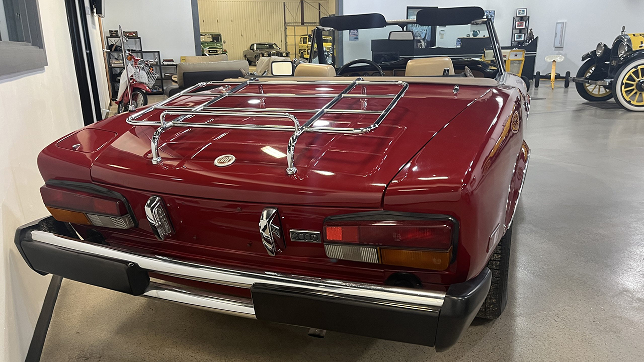 5th Image of a 1971 FIAT 2000 SPIDER