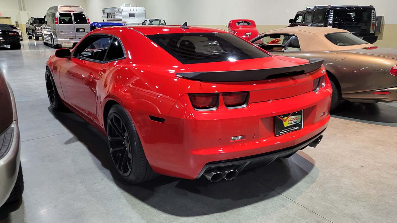 3rd Image of a 2013 CHEVROLET CAMARO SS