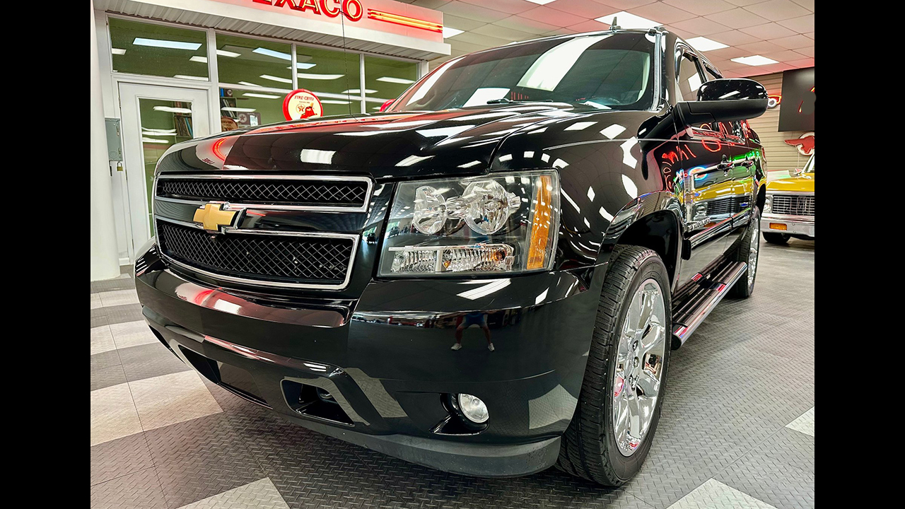 9th Image of a 2013 CHEVROLET AVALANCHE LS