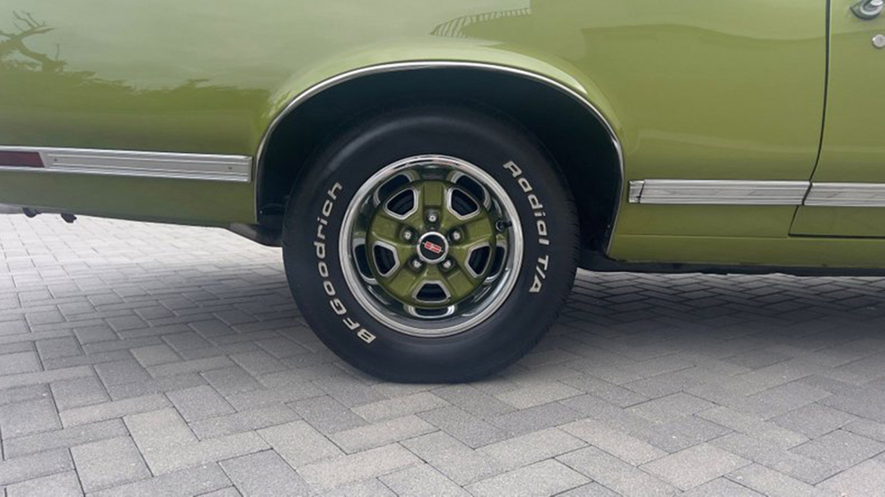 3rd Image of a 1971 OLDSMOBILE CUTLASS