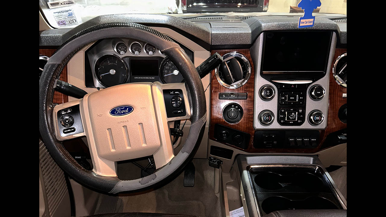 4th Image of a 2015 FORD F-350 SUPER DUTY