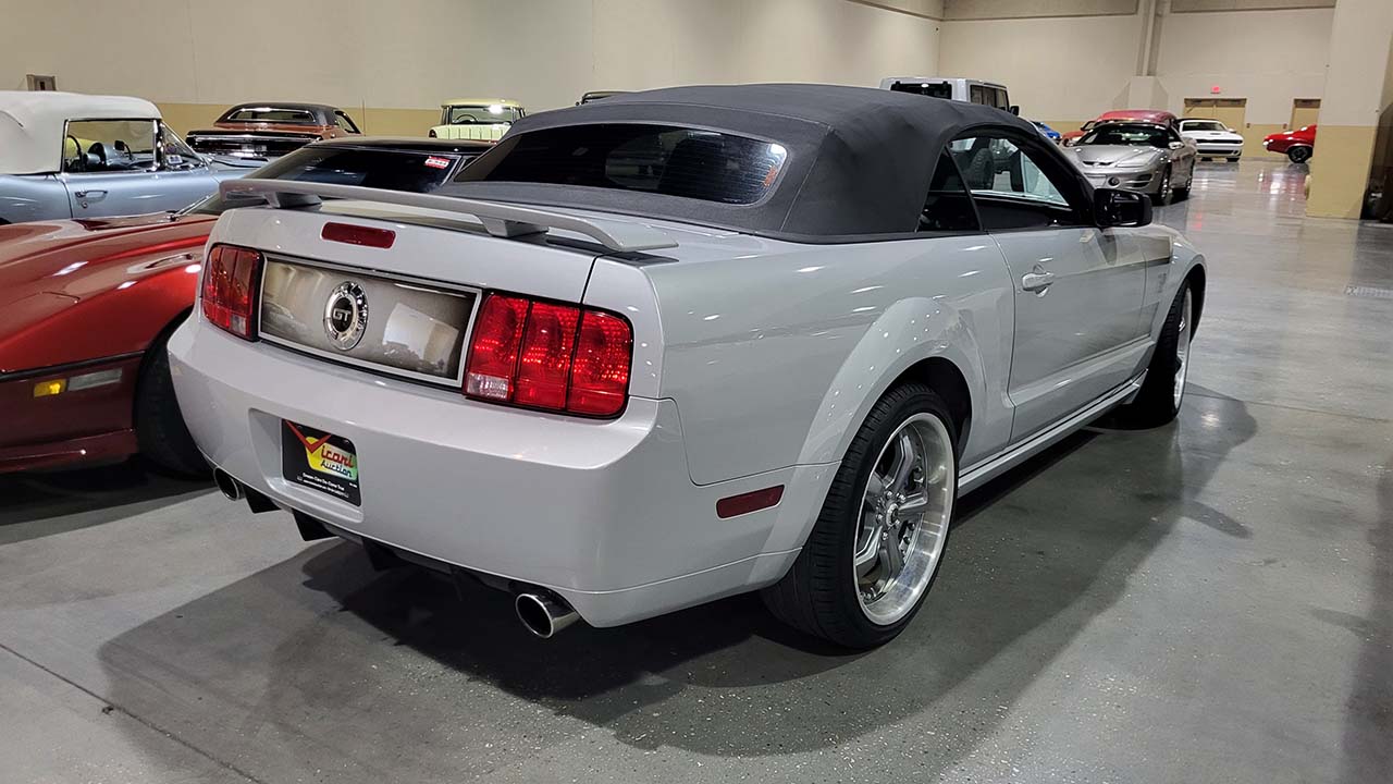 2nd Image of a 2006 FORD MUSTANG GT