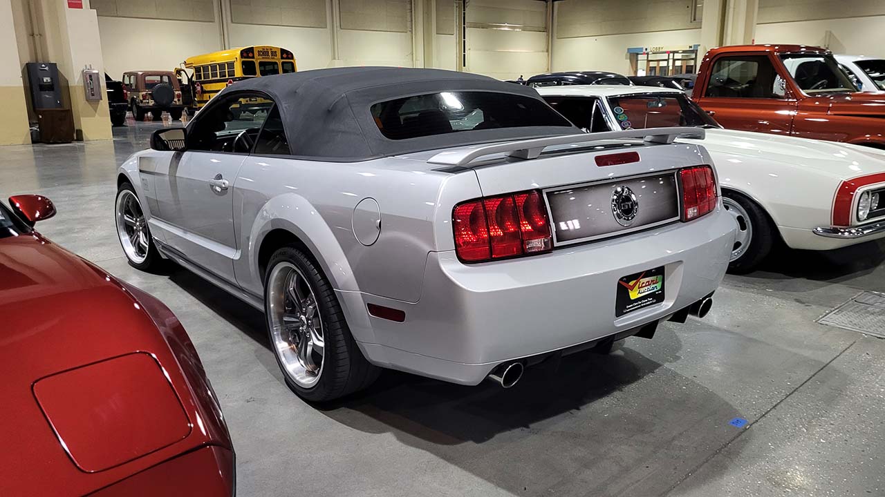 3rd Image of a 2006 FORD MUSTANG GT