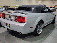 Image 3 of 9 of a 2006 FORD MUSTANG GT