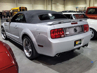 Image 4 of 9 of a 2006 FORD MUSTANG GT