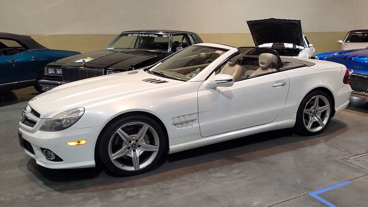 2nd Image of a 2011 MERCEDES-BENZ SL-CLASS SL550