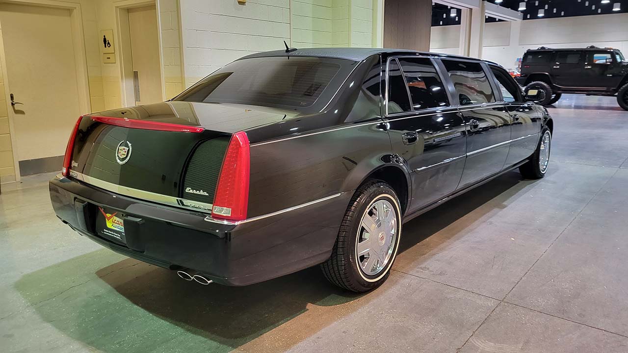 2nd Image of a 2008 CADILLAC DTS