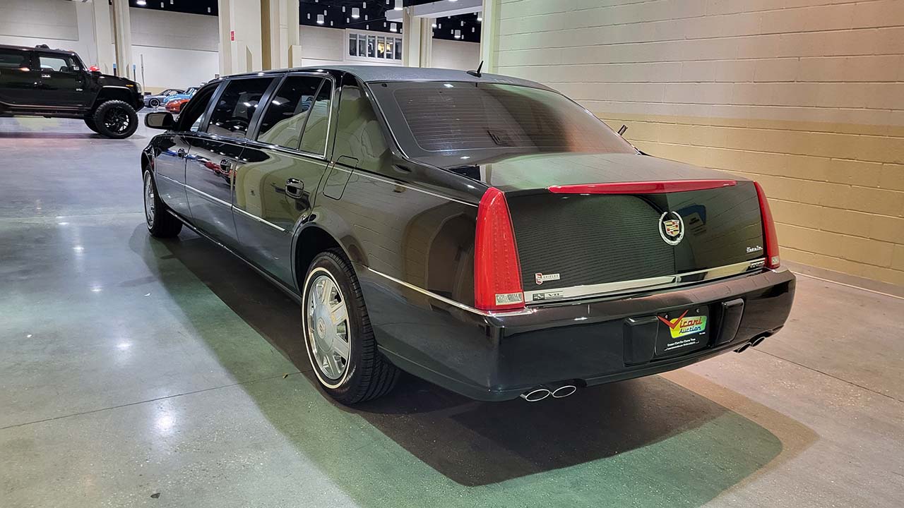 3rd Image of a 2008 CADILLAC DTS