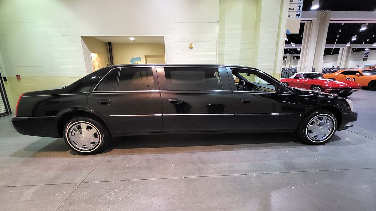 4th Image of a 2008 CADILLAC DTS